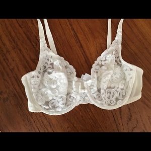 Wacoal Lace wire Bra. Size 36D